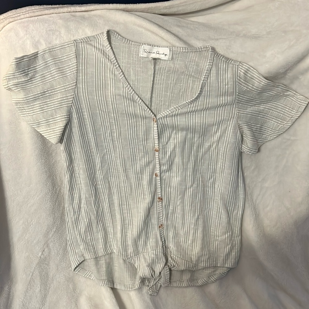 Selling this shirt, hardly worn just needed to get rid of it!